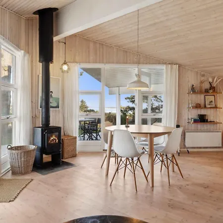 Cosy Holiday Home With Sea View Faaborg