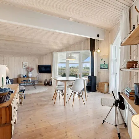 Cosy Holiday Home With Sea View *