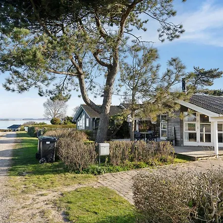 Cosy Holiday Home With Sea View Holiday home *