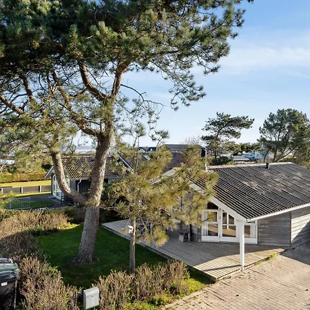 Cosy Holiday Home With Sea View